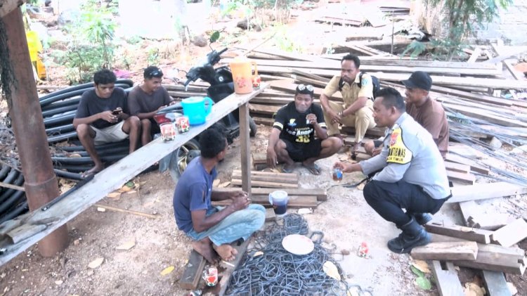Bhabinkamtibmas Bripka Gergorius M. Ojan Sambangi Warga Desa Wulublolong