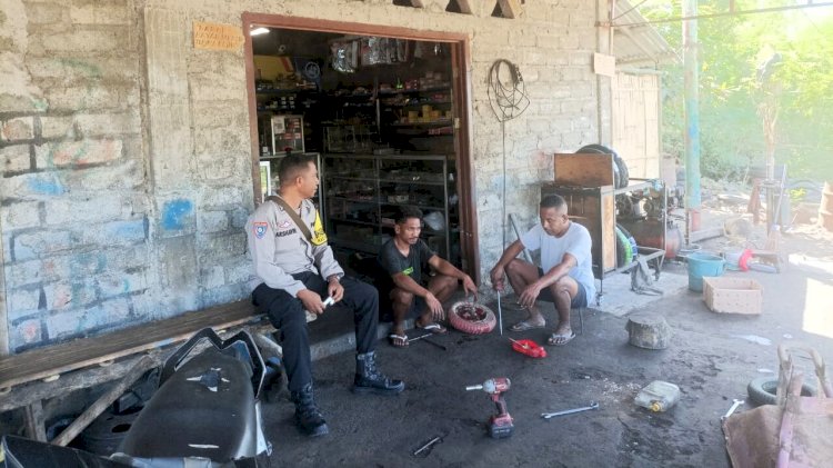Dekatkan Diri ke Masyarakat, Bhabinkamtibmas Ile Boleng Lakukan Sambang ke Bengkel Warga