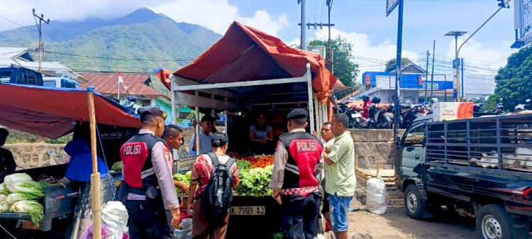 Patroli Dialogis Sat Samapta Polres Flores Timur Sasar Pasar dan Pertokoan Larantuka