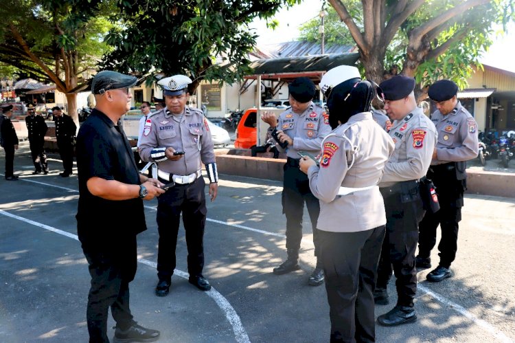 Humas Polres Flores Timur Kembali Sosialisasikan Peran Kehumasan dan Pencegahan Kejahatan Siber kepada Anggota