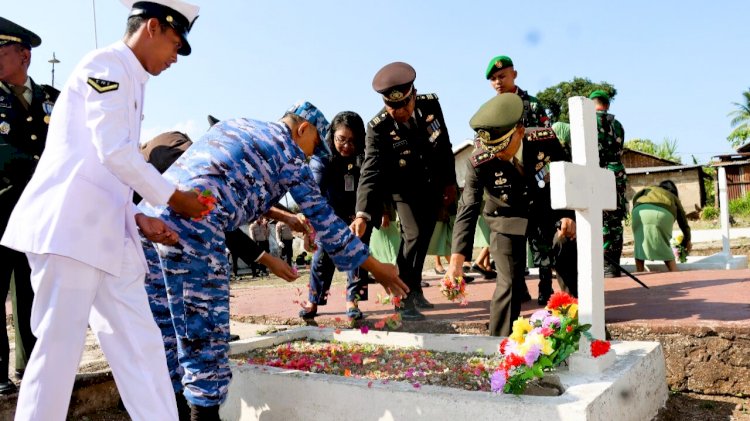 Peringati HUT ke-80 TNI, Polres Flores Timur Ikuti Ziarah Nasional di TMP Larantuka
