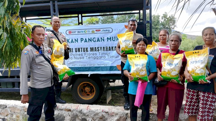 Polri Untuk Masyarakat: Polres Flotim Salurkan 3 Ton Beras SPHP Untuk Warga Ile Mandiri