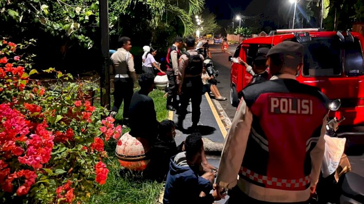 Patroli Malam Warnai Akhir Pekan di Larantuka, Polres Flotim Ajak Warga Ciptakan Lingkungan Aman