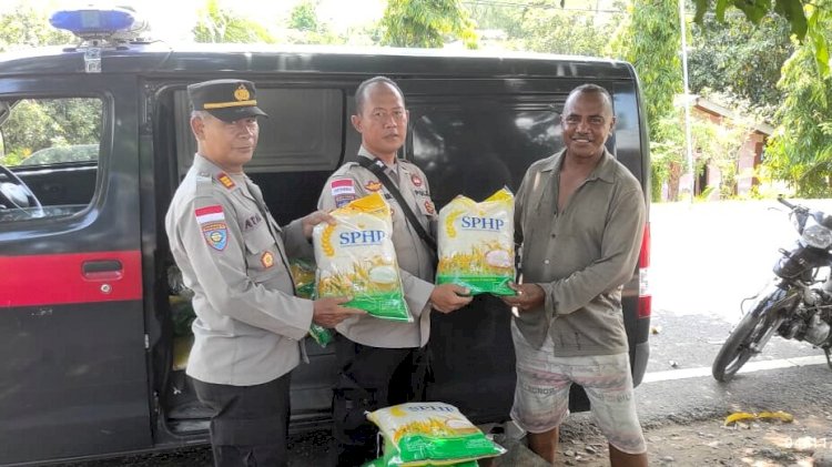 Bantu Ringankan Beban Warga, Satbinmas Polres Flotim Gelar Gerakan Pangan Murah di Desa Mokantarak