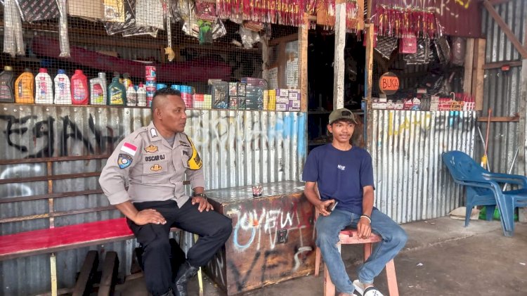 Lewat Kegiatan Sambang, Bhabinkamtibmas Desa Wulublolong Ajak Warga Jaga Kamtibmas
