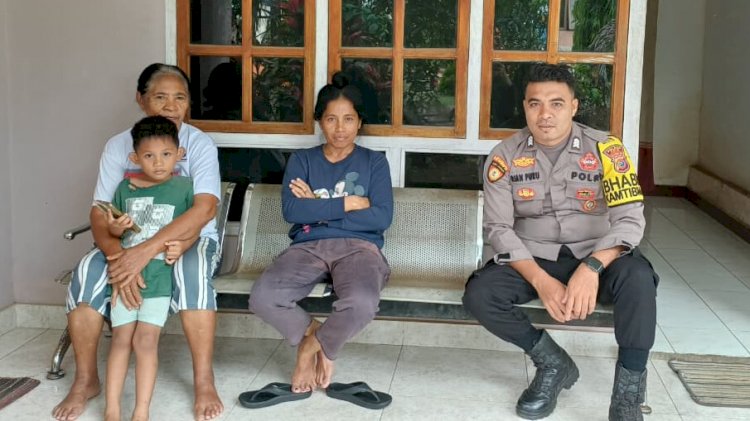 Bhabinkamtibmas Polsek Adonara Ajak Warga Kolimasang Waspadai Hoaks dan Jaga Kamtibmas