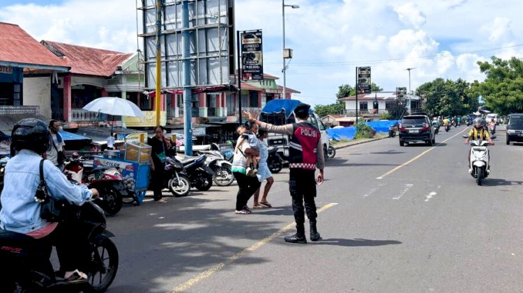 Sat Samapta Polres Flotim Sisir Kota Larantuka, Amankan Aktivitas Warga dari Pasar hingga Pelabuhan