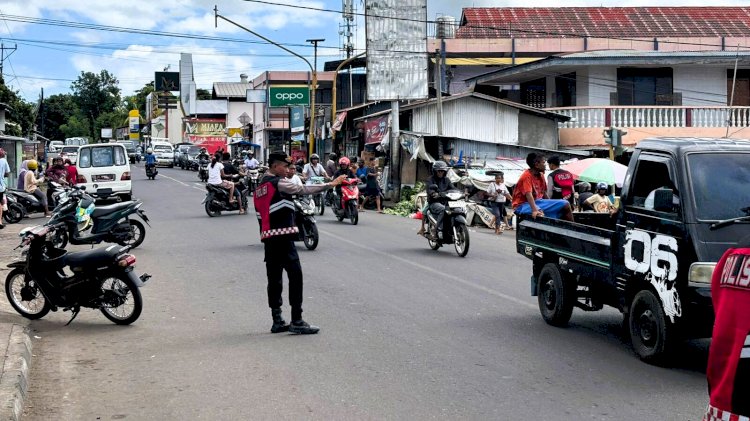 Gelar Patroli Presisi, Sat Samapta Polres Flores Timur Sasar Pasar dan Kawasan Pertokoan
