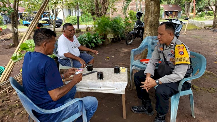 Jadi Sarana Edukasi Kamtibmas, Bhabinkamtibmas Desa Wailolong Sambangi Warganya