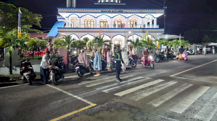 Pengamanan Sholat Tarawih, Polres Flotim Kawal Ibadah Hingga Usai
