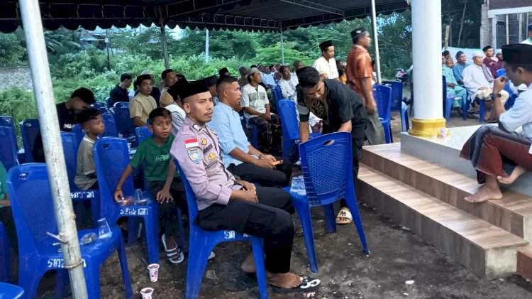 Harmoni Ramadhan, Polsek Adonara Timur dan Warga Buka Puasa Bersama