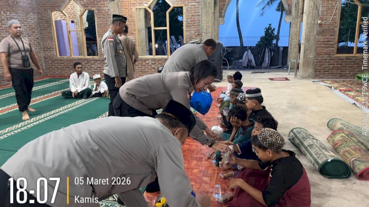 Ramadhan Penuh Makna, Sat Binmas Polres Flotim Buka Puasa Bersama Anak-Anak Delang