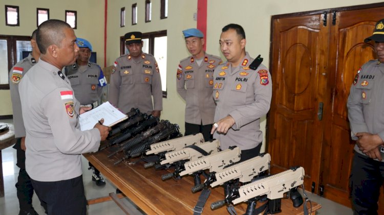 Pastikan Kelayakan Senpi, Polres Flores Timur Laksanakan Apel Pengecekan