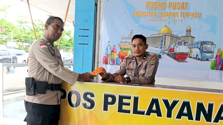 Sidokkes Polres Flores Timur Bagikan Vitamin untuk Personel Pos Yan Bandara