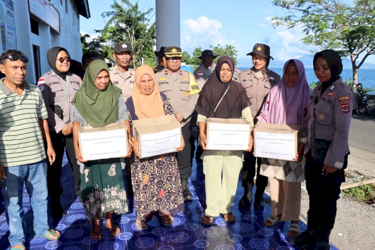 Polres Flotim Salurkan Bantuan Kapolda NTT untuk Korban Gempa Adonara Timur
