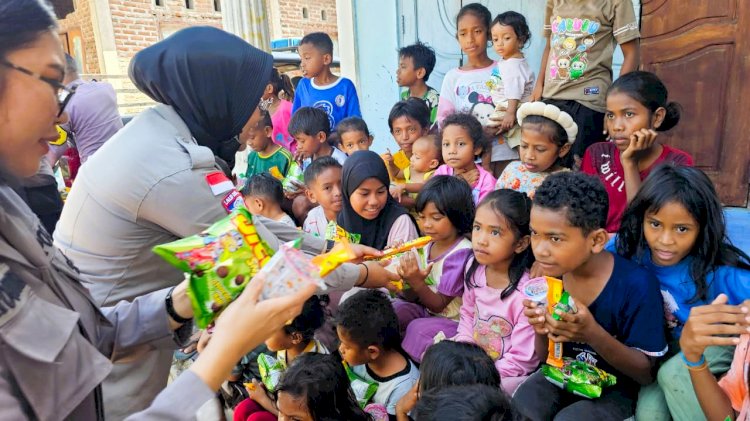 Ceria Kembali di Tengah Gempa, Polwan Flotim Dampingi Anak-anak