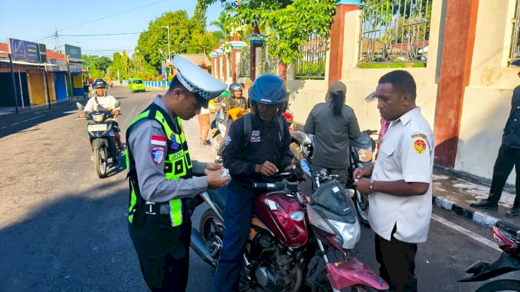 Tertib Berlalu Lintas, Sat Lantas Polres Flotim dan Dispenda Turun Langsung Tertibkan Kendaraan