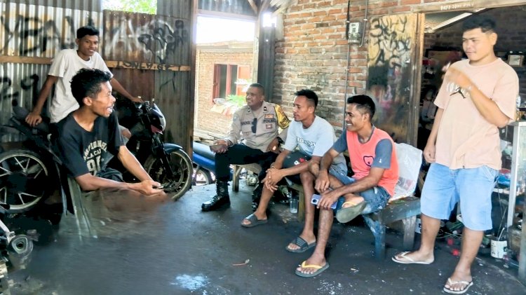Cegah TPPO dan Hoaks, Bhabinkamtibmas Lamawalang Intensifkan Sambang