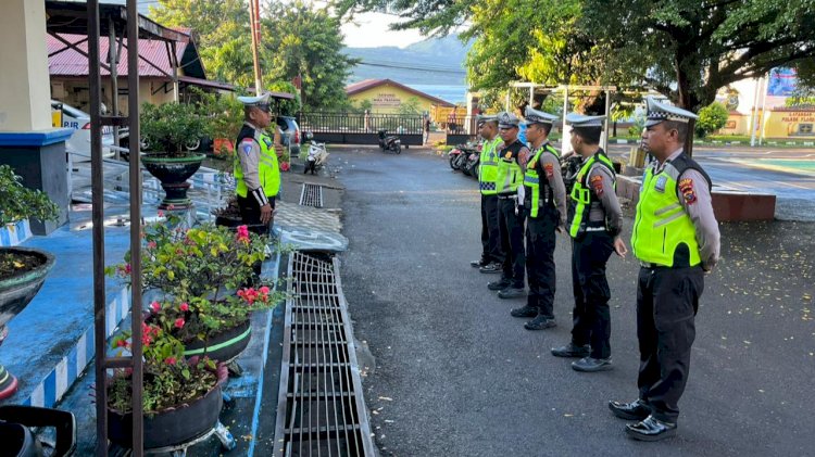 Disiplin Pagi Personel Sat Lantas Polres Flotim, Apel Dilanjutkan Pengaturan di Titik Rawan