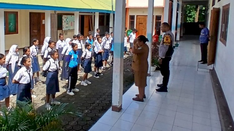 Bhabinkamtibmas Lokea AIPDA Iron Edukasi Pelajar Jelang PGRI Cup II