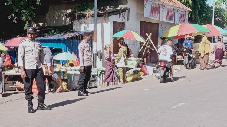 Cegah Kemacetan, Personel Polsek Adonara Timur Laksanakan Strong Point Pagi