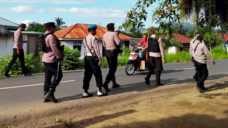 Berangsur Kondusif, Patroli Jalan Kaki Terus Diperkuat untuk Menjaga Kamtibmas di Dusun Bele