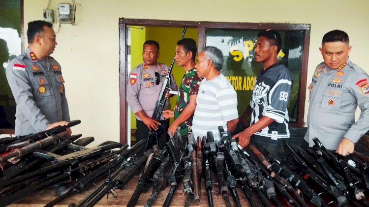 Wujud Nyata Sinergitas Polri dan Masyarakat, 52 Senpira Diserahkan Warga Dusun Bele ke Polres Flores Timur