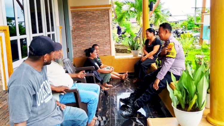 Humanis dan Menyejukkan, AIPDA Robert G. Wungubelen Perkuat Kesadaran Kamtibmas Warga Lewohala
