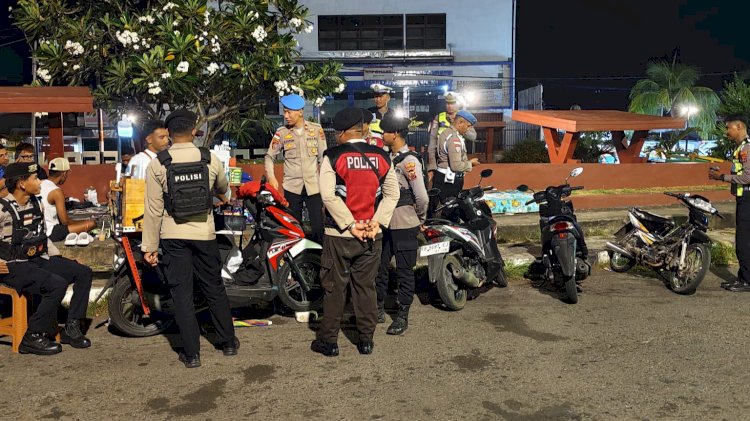 Patroli Malam Humanis, Polres Flores Timur Hadir Membawa Pesan Kepedulian