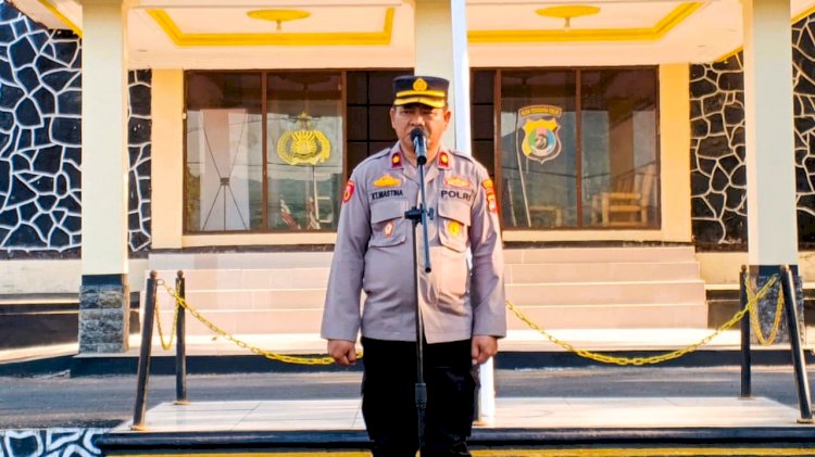 Apel Jam Pimpinan, Waka Polres Flores Timur Apresiasi Kinerja Personel dan Tekankan Disiplin