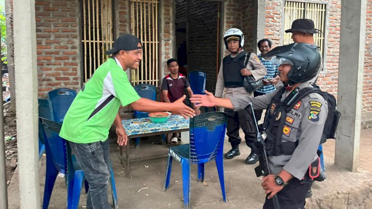 Jaga Kondusivitas, TNI-Polri Intensifkan Patroli Humanis di Dusun Lewonara