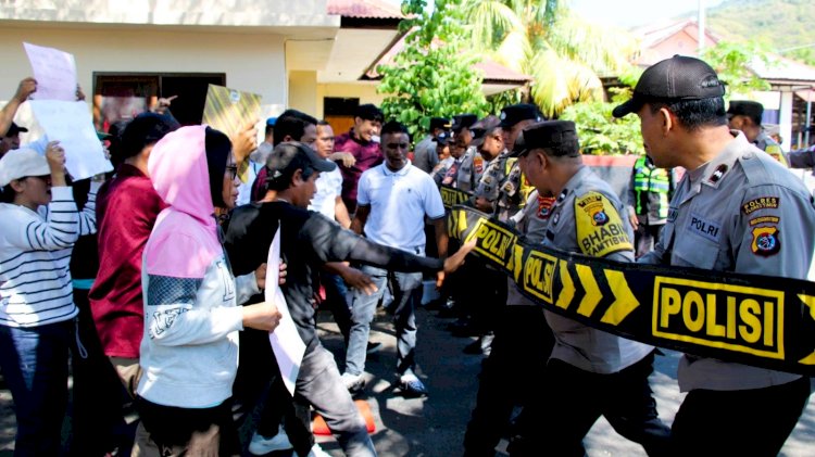 Asah Kesiapsiagaan, Polres Flores Timur Simulasikan Sispam Mako dan Dalmas
