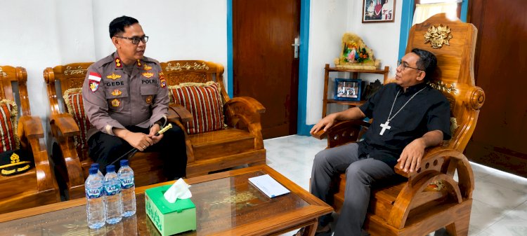 Jaga Harmoni dan Kebersamaan, Kapolres Flotim Silaturahmi ke Uskup Larantuka
