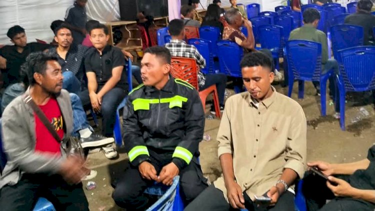Sambangi Acara Komuni Suci, Bhabinkamtibmas Polsek Adonara Timur Ajak Pemuda Jaga Kamtibmas