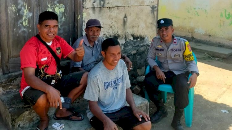 Sambangi Warga Naraosina, Bhabinkamtibmas Ajak Anak Muda Jaga Kamtibmas