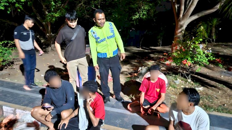 Patroli Dialogis Polres Flotim Sasar Titik Keramaian, Jaga Kamtibmas Kota Larantuka