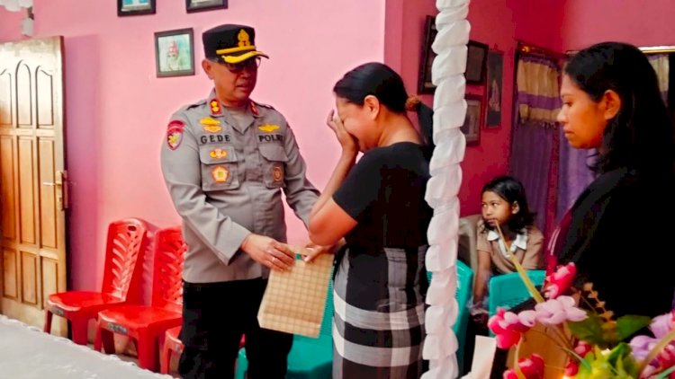 Hadir di Rumah Duka, Kapolres Flotim Beri Penguatan bagi Keluarga Almarhum Aipda Benny Maipauw