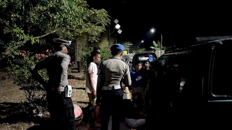 Patroli Dialogis Malam Polres Flotim, Jaga Larantuka Tetap Aman dan Kondusif