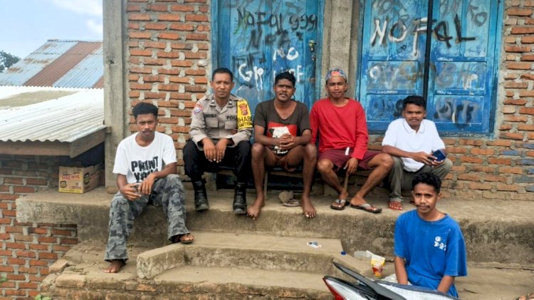 Obrolan Sederhana di Lite, Bhabinkamtibmas Sampaikan Pesan Kamtibmas
