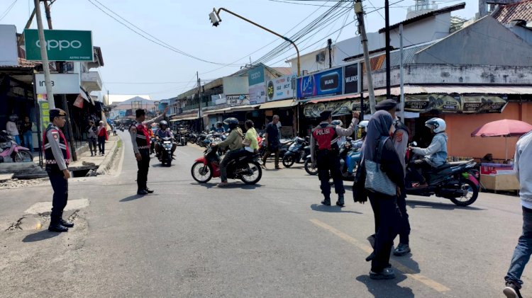 Hadir di Tengah Kesibukan Kota, Polres Flotim Cegah Kemacetan dan Praktik Pungli