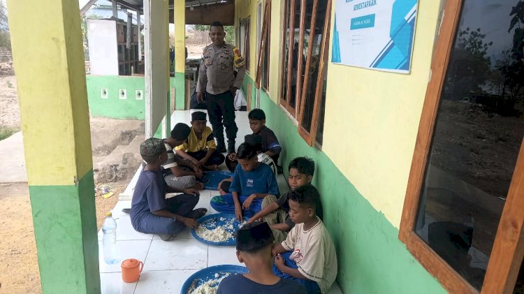 Bhabinkamtibmas Sambangi Ponpes Madinatunajah, Hangatkan Kedekatan Polri dengan Santri