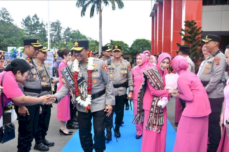 Haru dan Penuh Makna, Tradisi Pelepasan Komjen Pol. Rudi Darmoko di Mapolda NTT Diiringi Pesan: Teruslah Menjadi Inspirasi dan Teladan