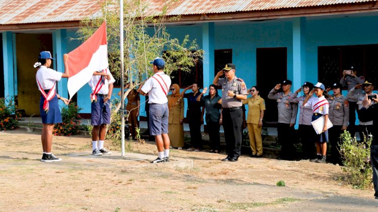 Polisi Peduli Pendidikan, Kapolres Flores Timur Tanamkan Pesan Positif kepada Pelajar