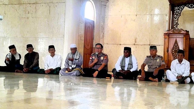 Jumat Keliling di Masjid As Syuhada, Kapolres Flores Timur Ajak Jamaah Jaga Kerukunan