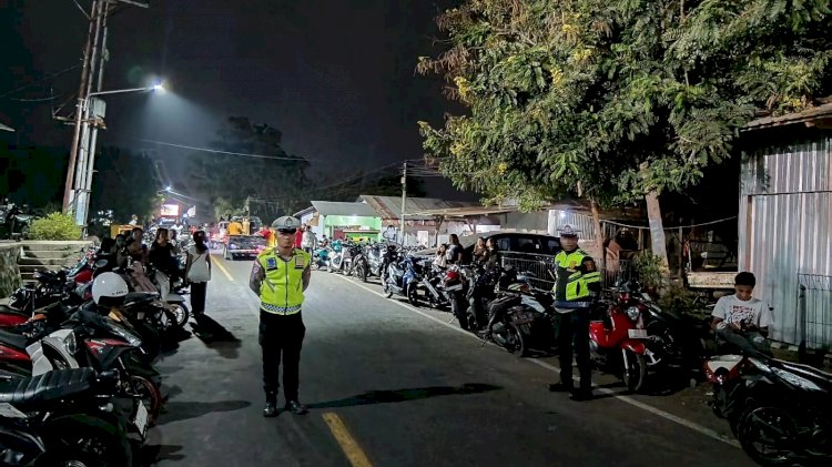 Semangat Sportivitas di Lohayong, Sat Lantas Polres Flotim Bantu Jaga Kelancaran Arus Kendaraan