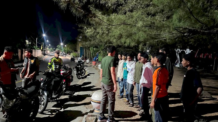 Lewat Patroli Dialogis, Polres Flores Timur Ajak Pemuda Jaga Ketertiban