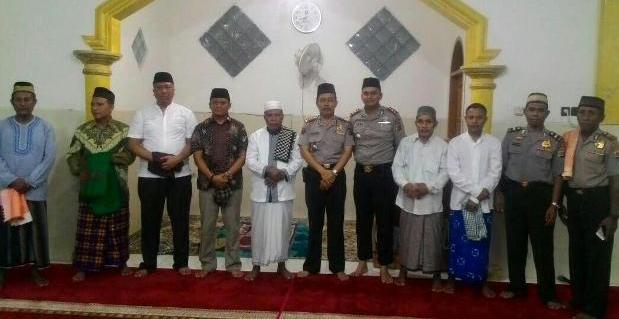 Safari Ramadhan - Dir Pam Obvit Polda NTT Laksanakan Sholat Tarawih Di Masjid Al - Amin Kota Larantuka