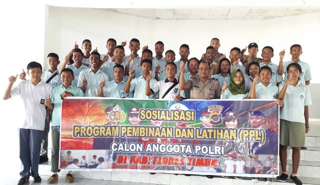 Dalam rangka Merekrut Calon Anggota Polri T.A. 2018, Personil Polres Flotim Sosialisasikan Program Pembinaan dan Latihan ( PPL ) Kepada Siswa Tingkat SLTA