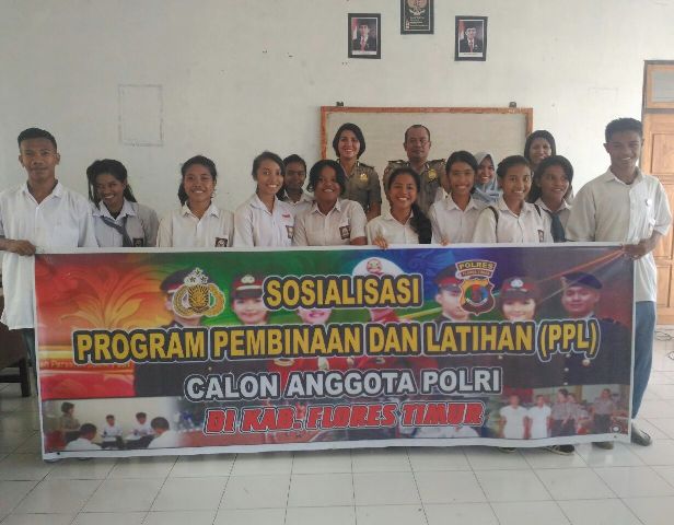 Polres Flotim Sosialisasi Program Pembinaan dan Latihan (PPL) Calon Anggota Polri di Sekolah - Sekolah Tingkat SMA