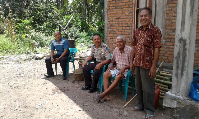 Kapolsek Titehena Sambang ke Tokoh Masyarakat Desa Konga Terkait Sitkamtibmas Menjelang Pilkada NTT 2018